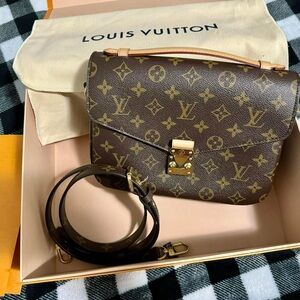 Louis vuitton pochette metis (SOLD)